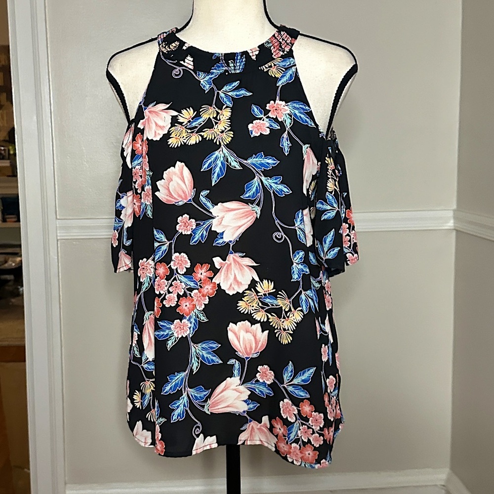 3/$20💥 Lily White Blouse Black & Pink Floral Print Cold Shoulder Flutter Sleeve